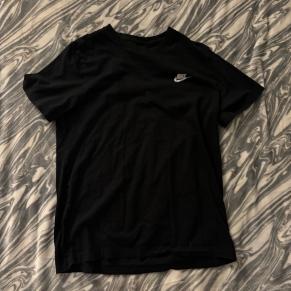 Nike men’s sportswear club t shirt